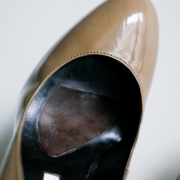Brian Atwood Nude PAtent Leather Classic Heels - Picture 9 of 9